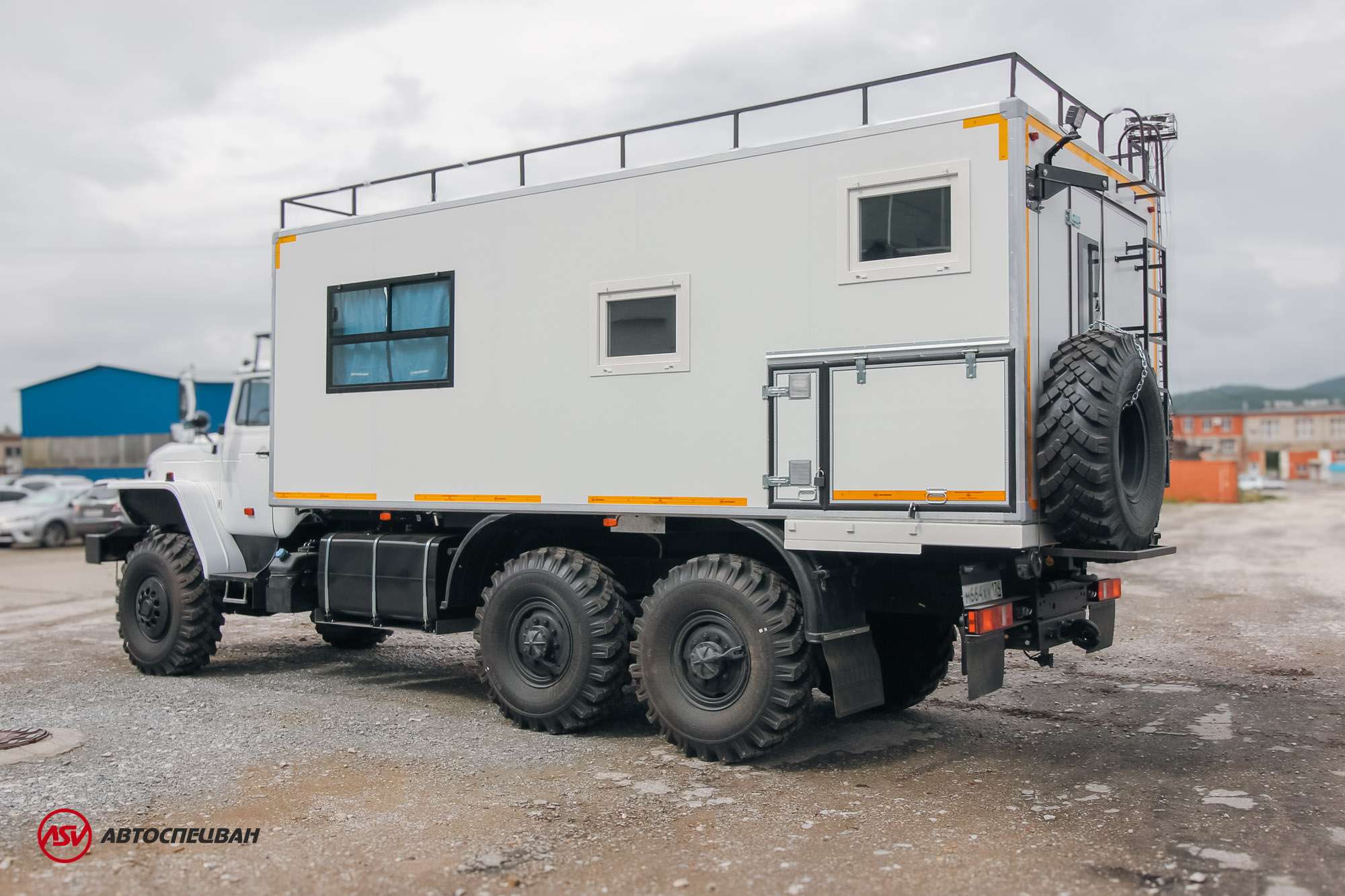 Транспортно-бытовой автомобиль ТБМ Урал 4320-1912-60Е5 3