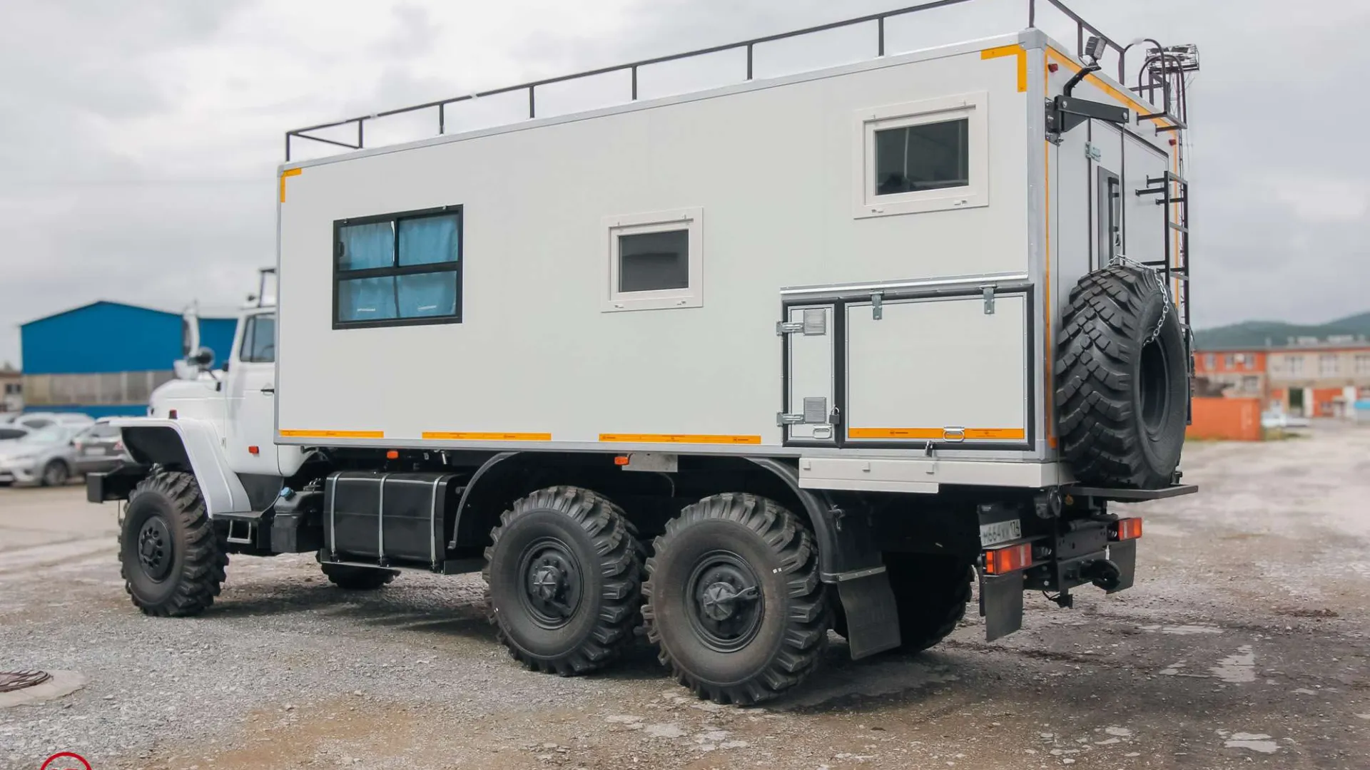 Транспортно-бытовой автомобиль ТБМ Урал 4320-1912-60Е5 3