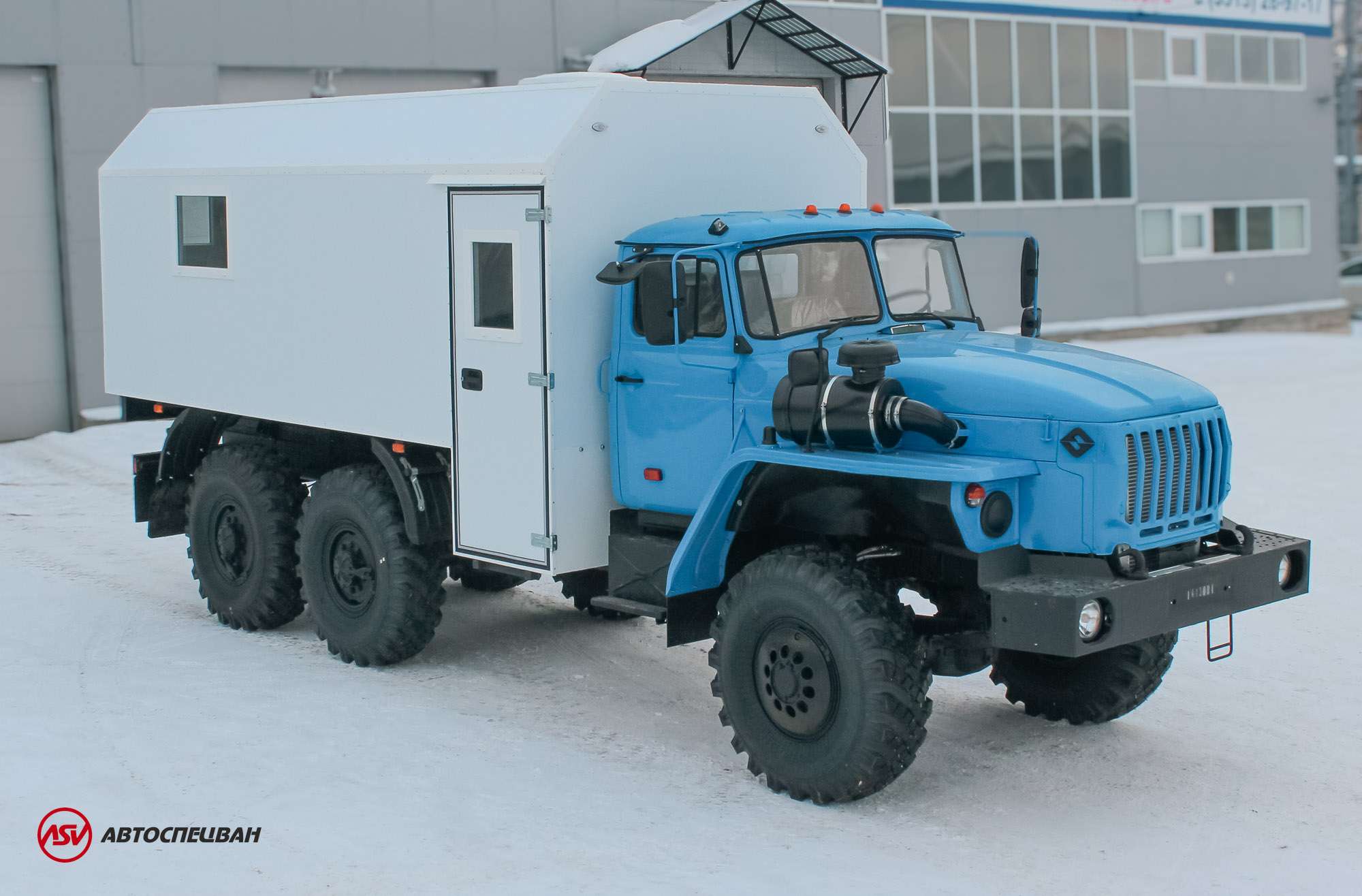 Транспортно-бытовой автомобиль ТБМ Урал 4320-1112-71М с отсеком для перевозки людей 0