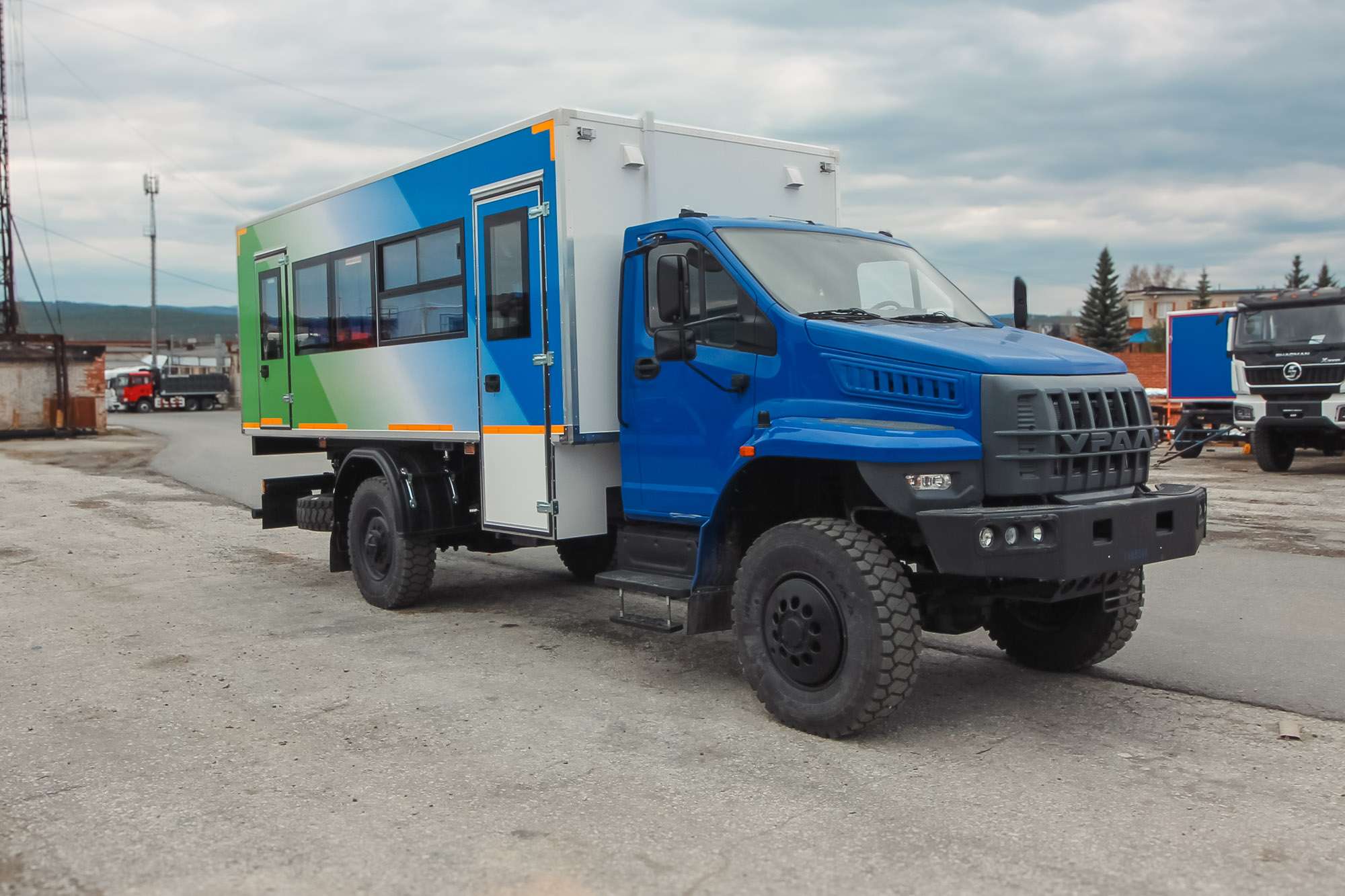 Вахтовый автобус Урал-80 43206-6912-67 4x4, 24 места 0