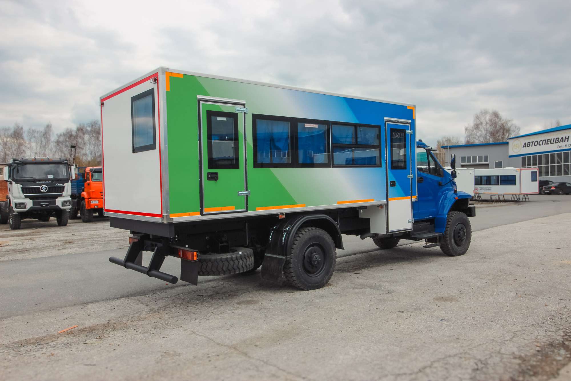Вахтовый автобус Урал-80 43206-6912-67 4x4, 24 места 4