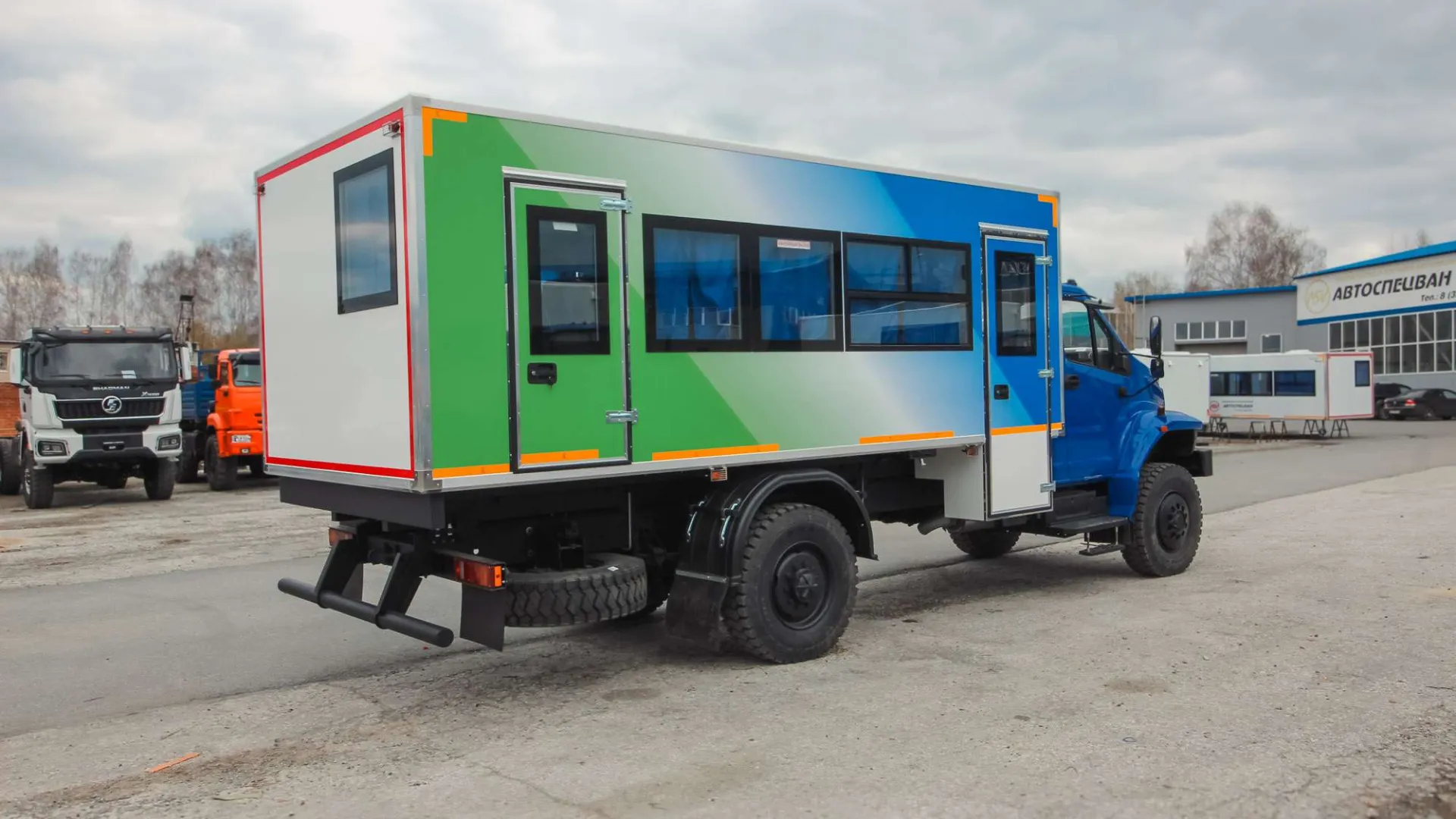 Вахтовый автобус Урал-80 43206-6912-67 4x4, 24 места 4