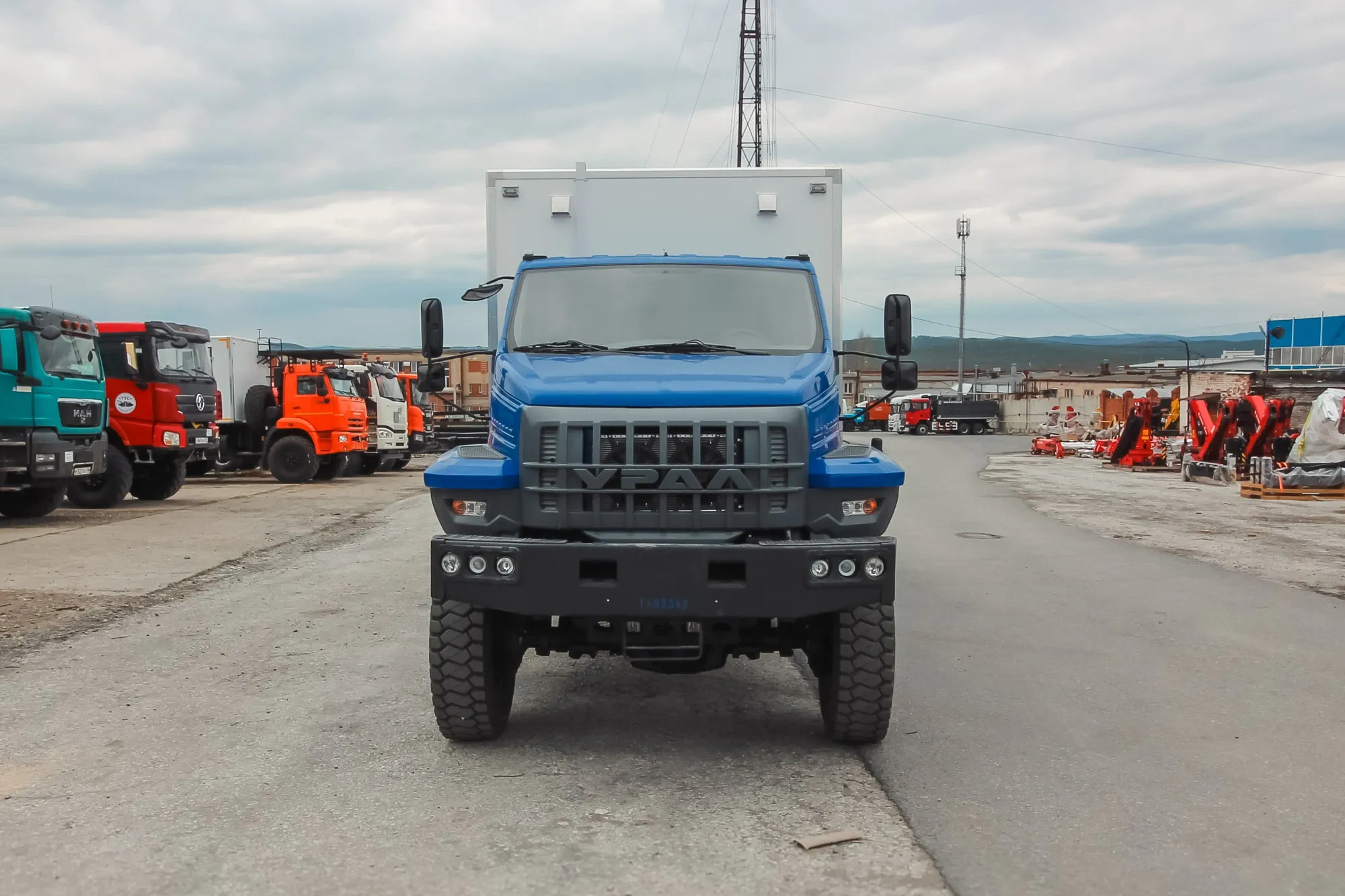 Вахтовый автобус на шасси УРАЛ-80 1