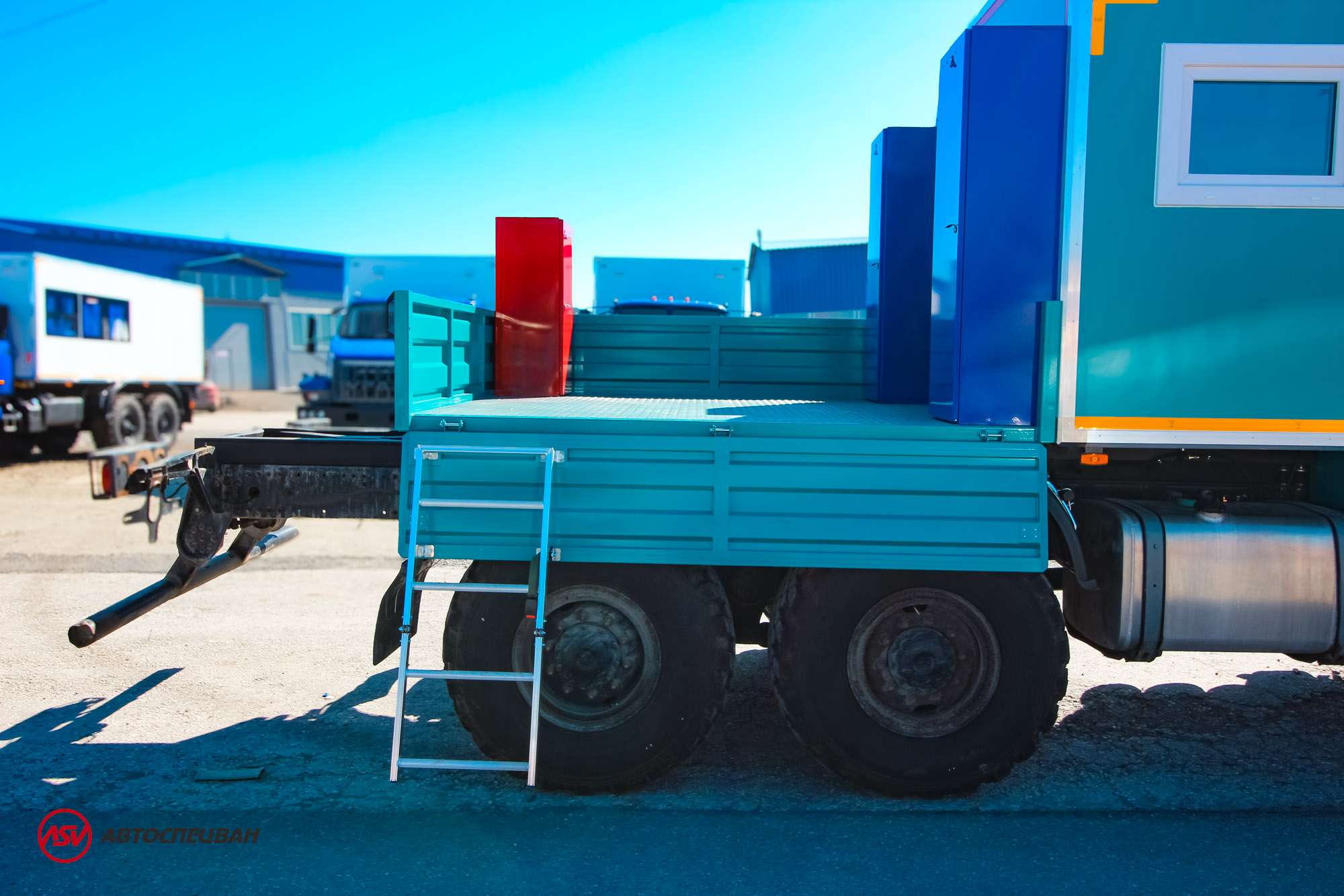 Грузопассажирский автомобиль на шасси MAN TGS 33.430 6x6 BBS c КМУ ИМ-95 2