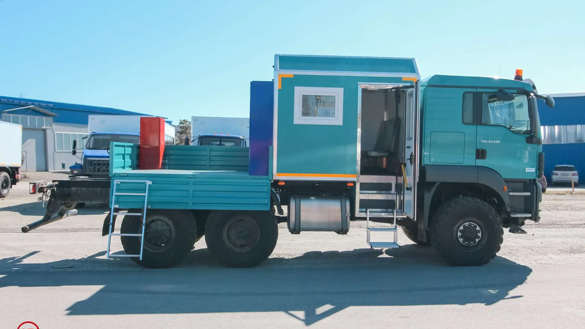 Грузопассажирский автомобиль на шасси MAN TGS 33.430 6x6 BBS c КМУ ИМ-95 4