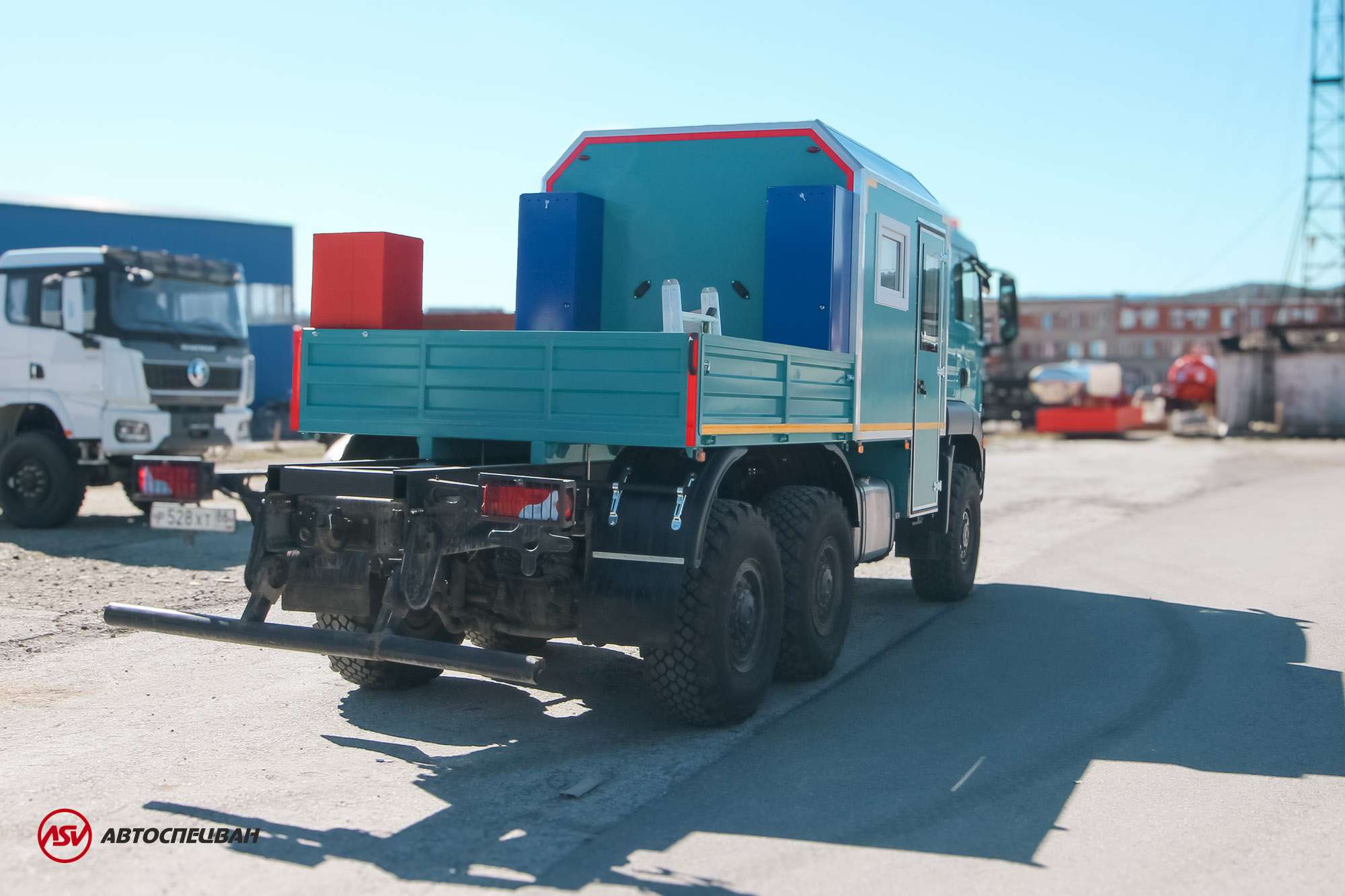Грузопассажирский автомобиль на шасси MAN TGS 33.430 6x6 BBS c КМУ ИМ-95 2