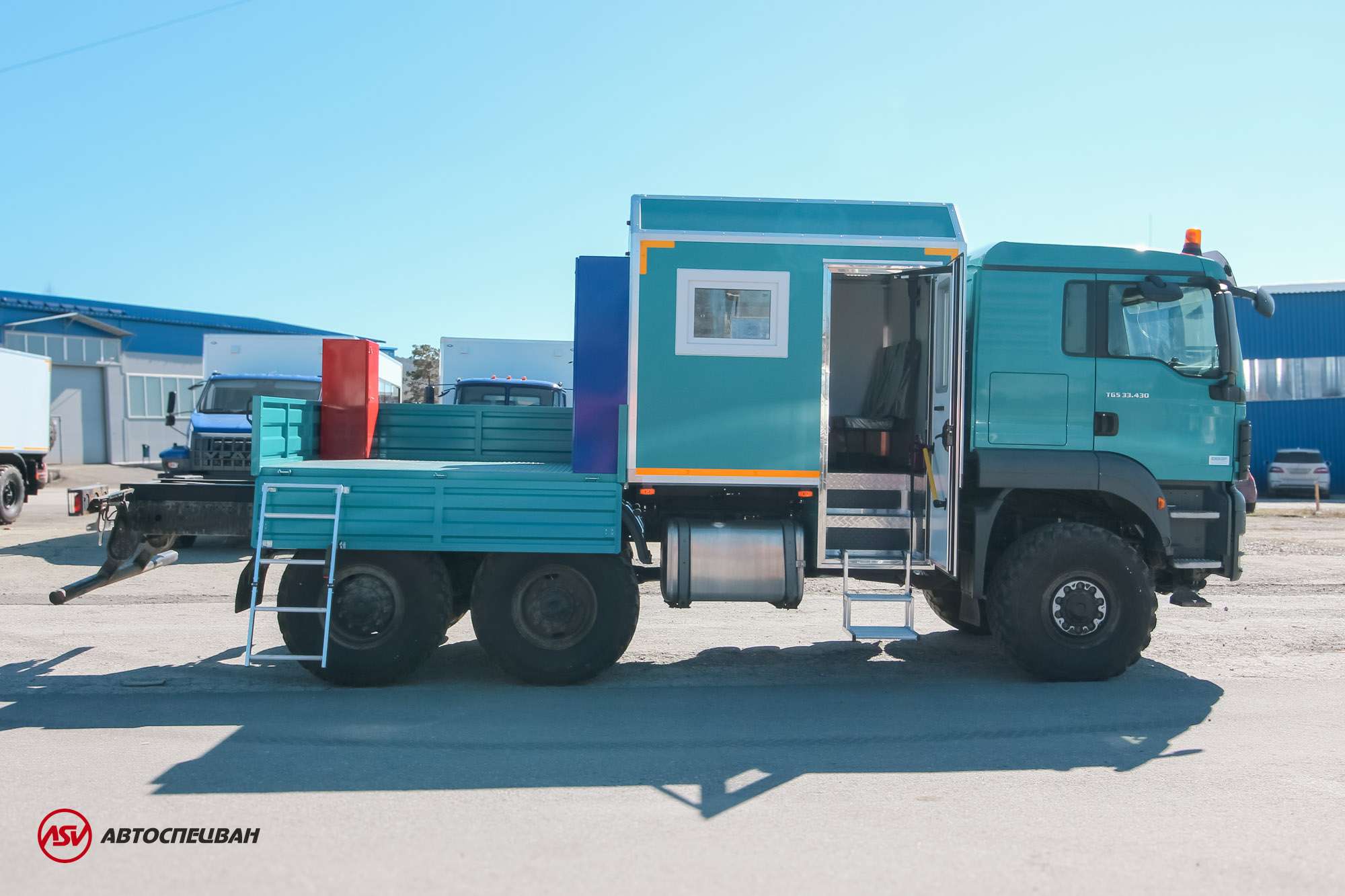Грузопассажирский автомобиль на шасси MAN TGS 33.430 6x6 BBS c КМУ ИМ-95 4