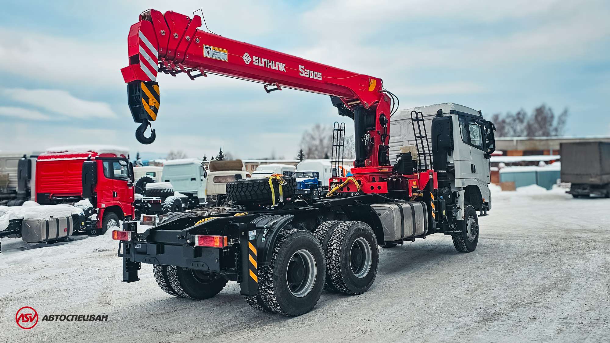 Седельный тягач Shacman X3000 с КМУ Sunhunk S-3005 5