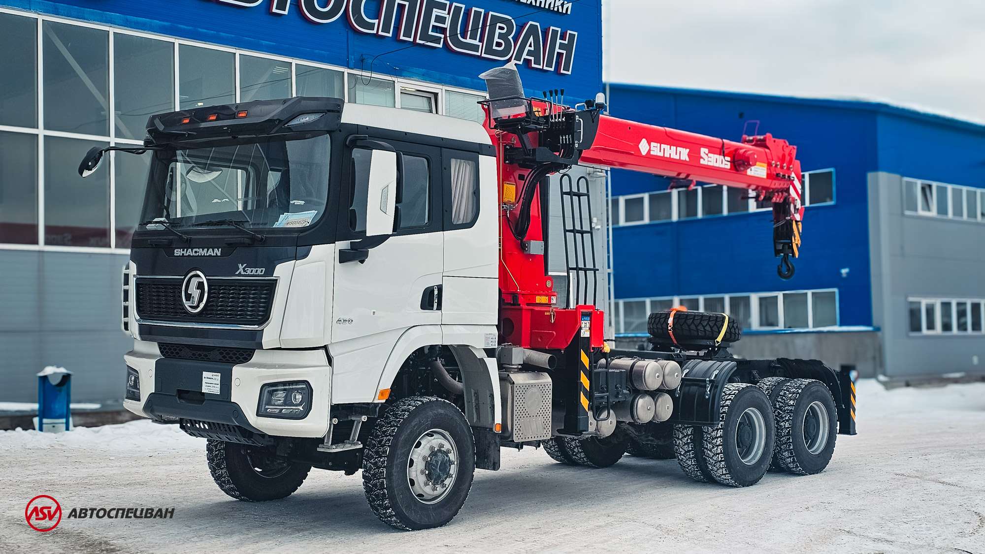 Седельный тягач Shacman X3000 с КМУ Sunhunk S-3005 1