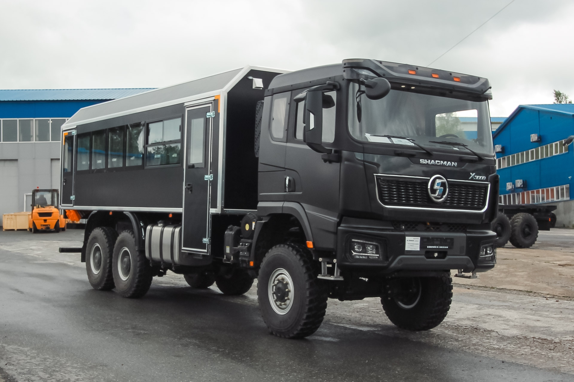 Вахтовый автобус Shacman X3000, 28 мест (Черный) 0