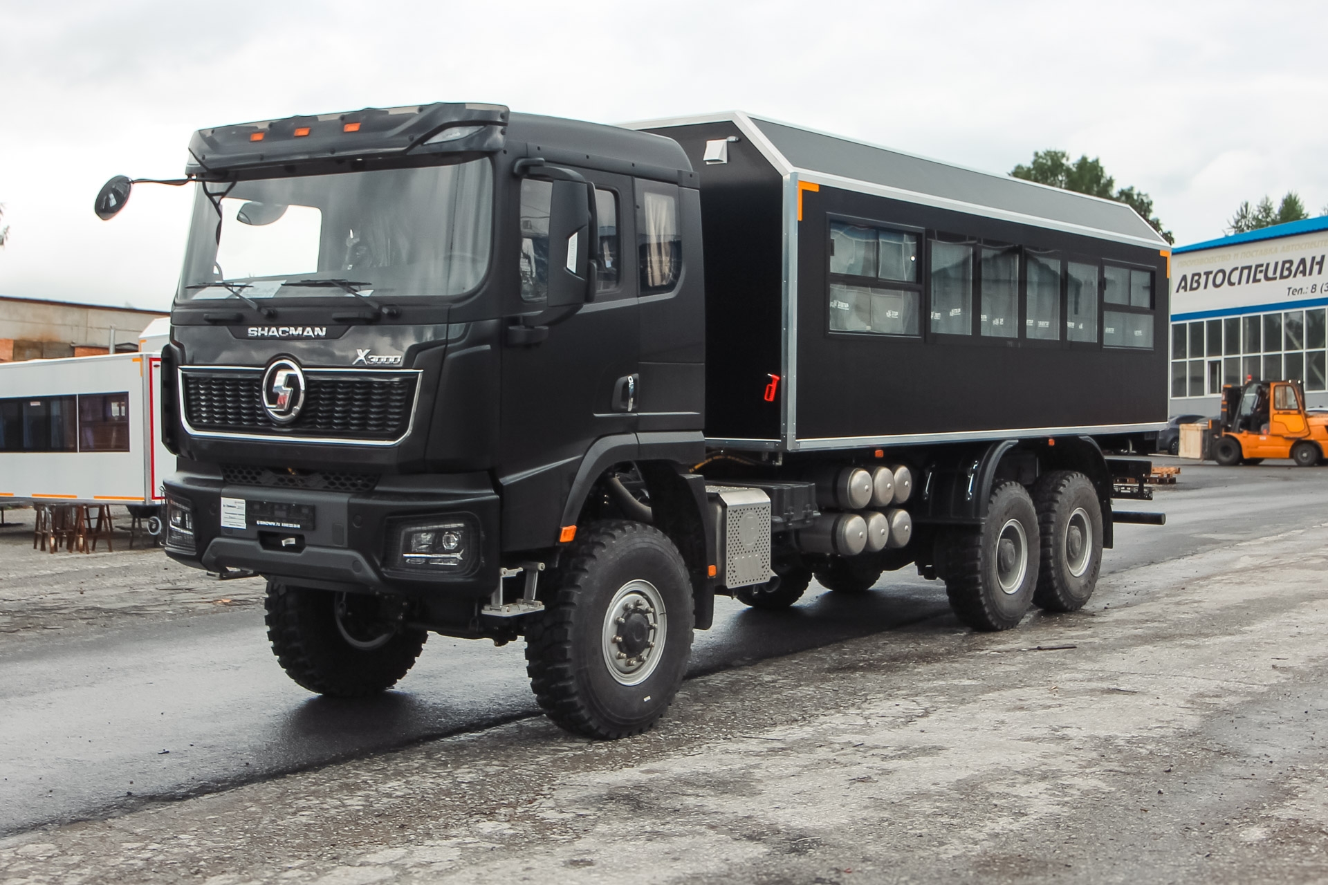 Вахтовый автобус Shacman X3000, 28 мест (Черный) 2