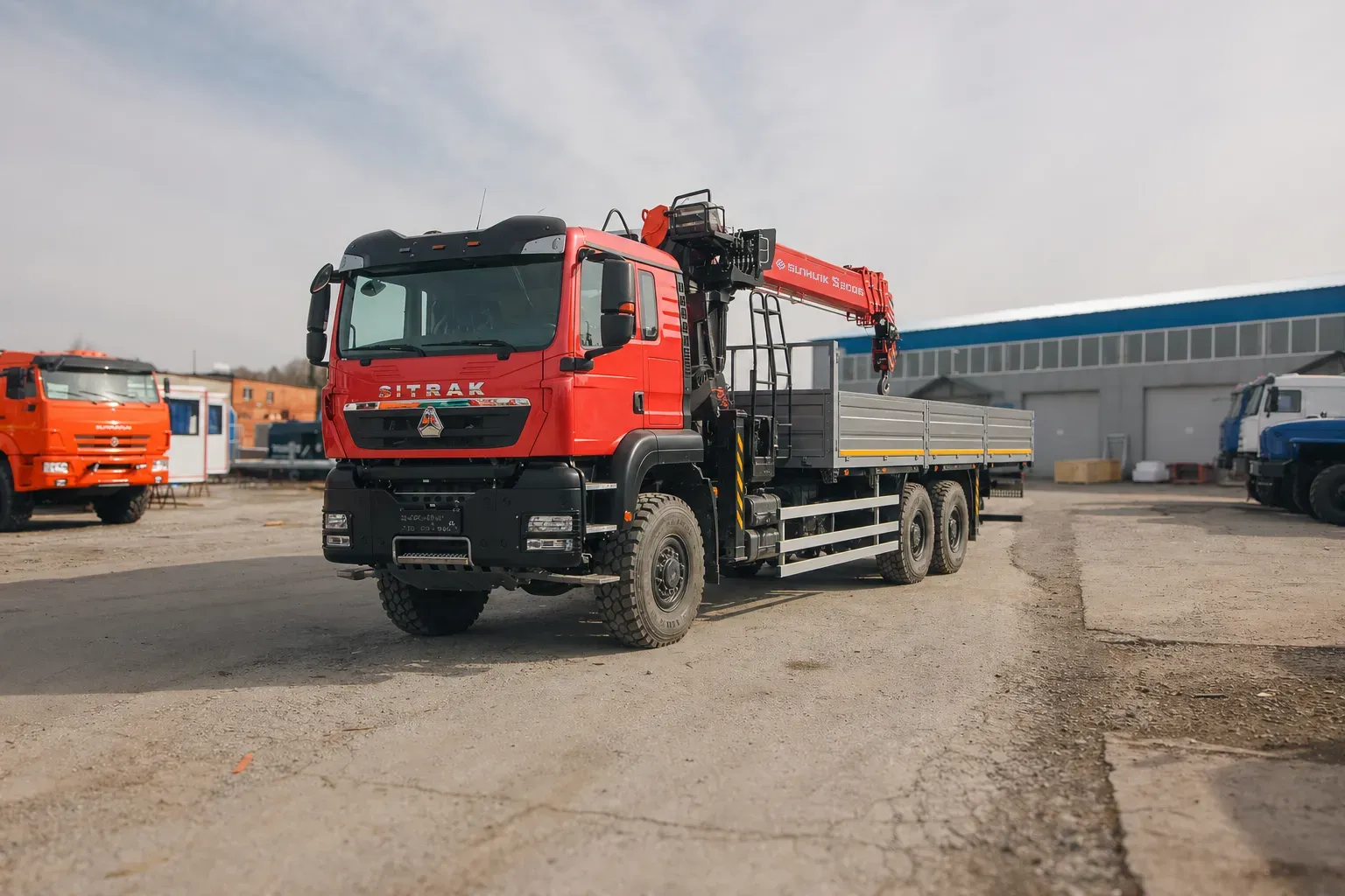 Бортовой автомобиль с КМУ Sunhunk S2006 на шасси SITRAK C7H 6x6 2