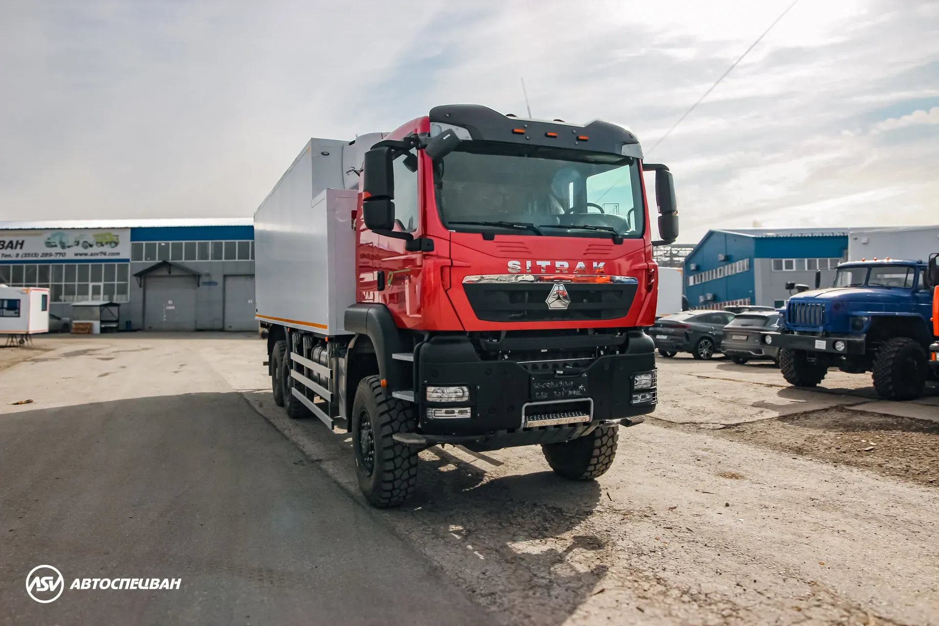 Изотермический фургон на шасси SITRAK C7H 6x6 0