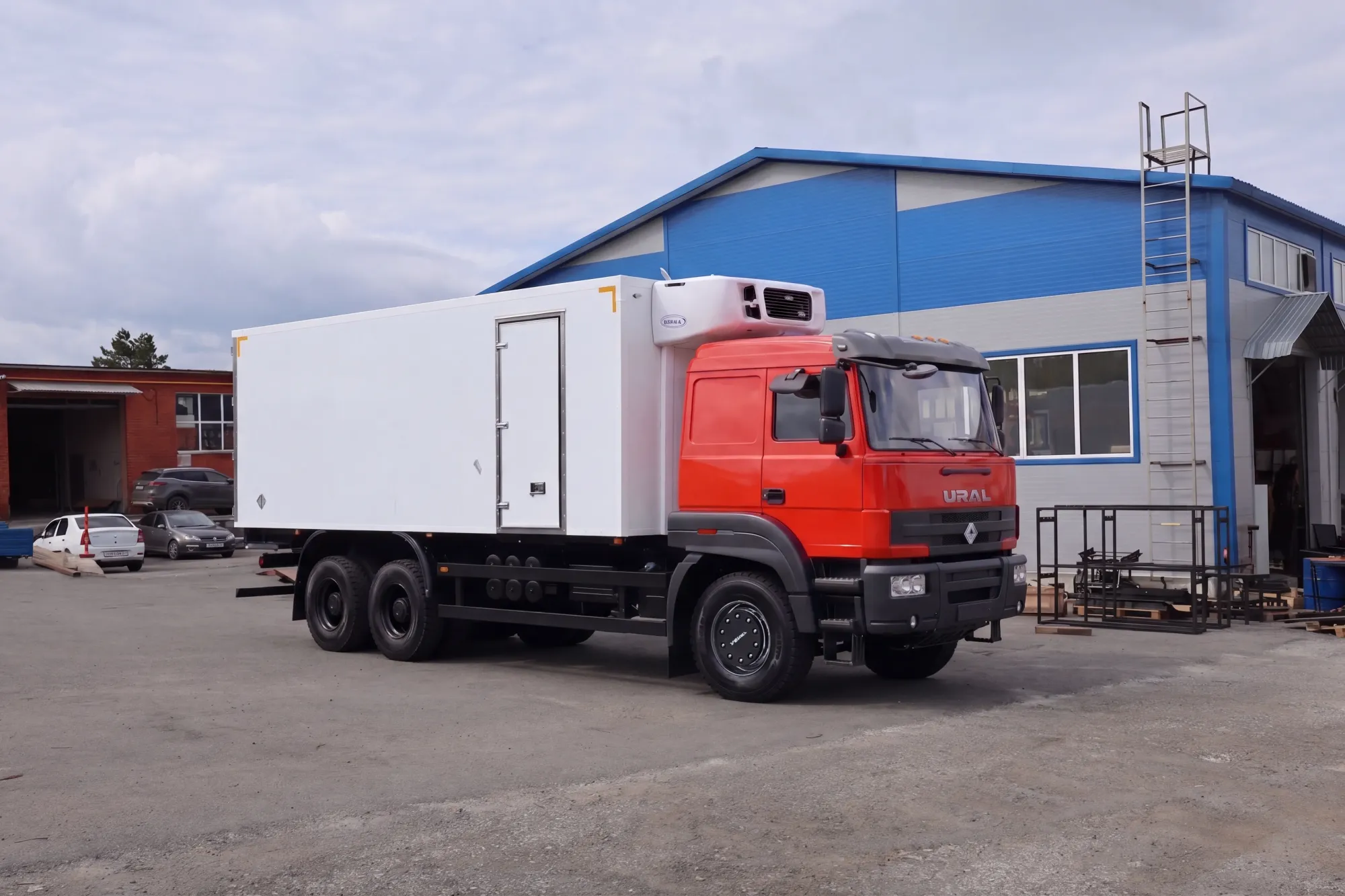 Изотермический фургон на шасси УРАЛ C35510 1