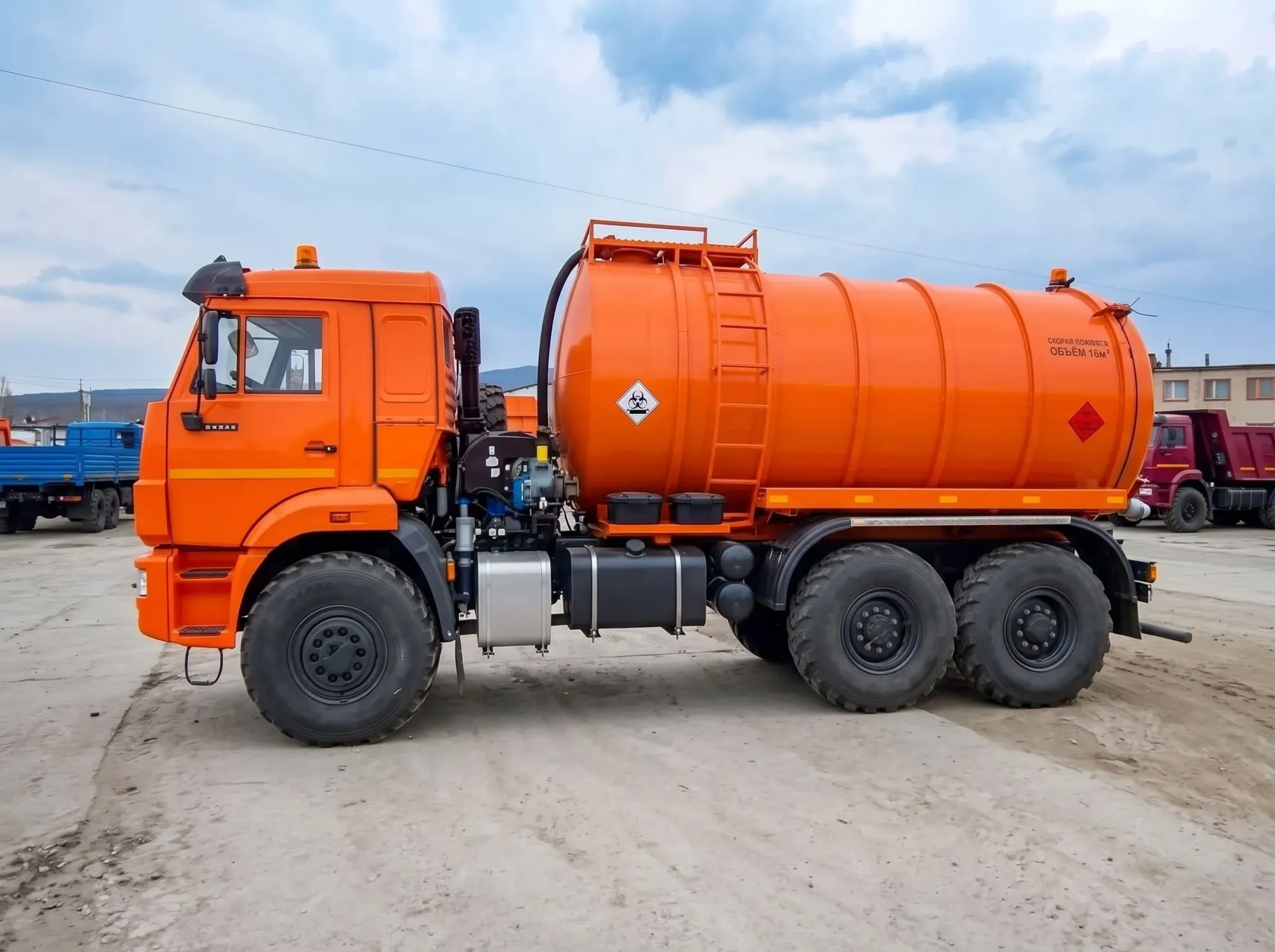 Автотопливозаправщик АКН-10 на шасси КАМАЗ 43118 1