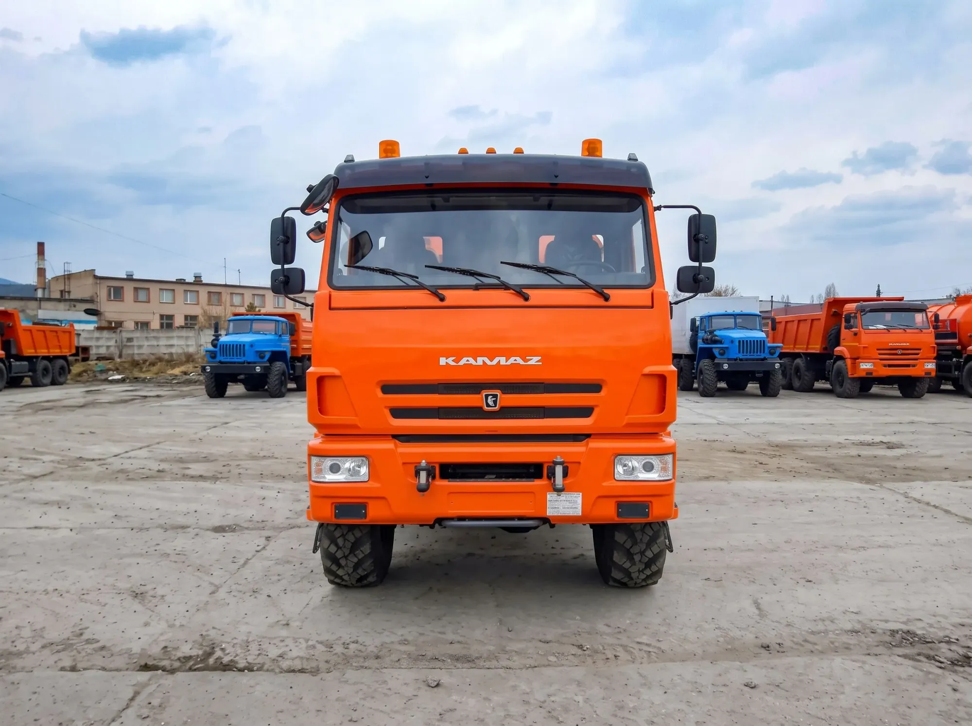 Автотопливозаправщик АКН-10 на шасси КАМАЗ 43118 2