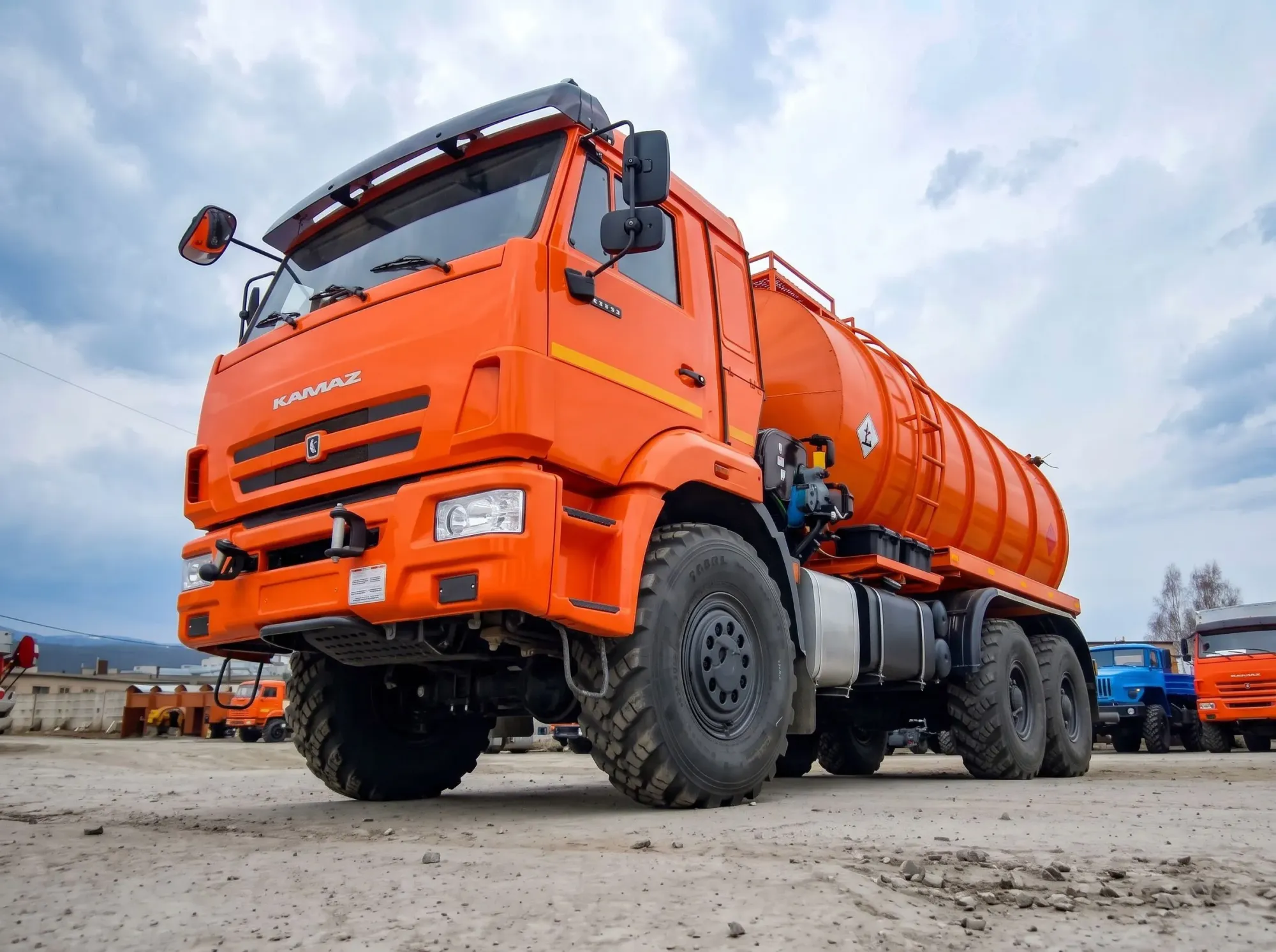 Автотопливозаправщик АКН-10 на шасси КАМАЗ 43118 3
