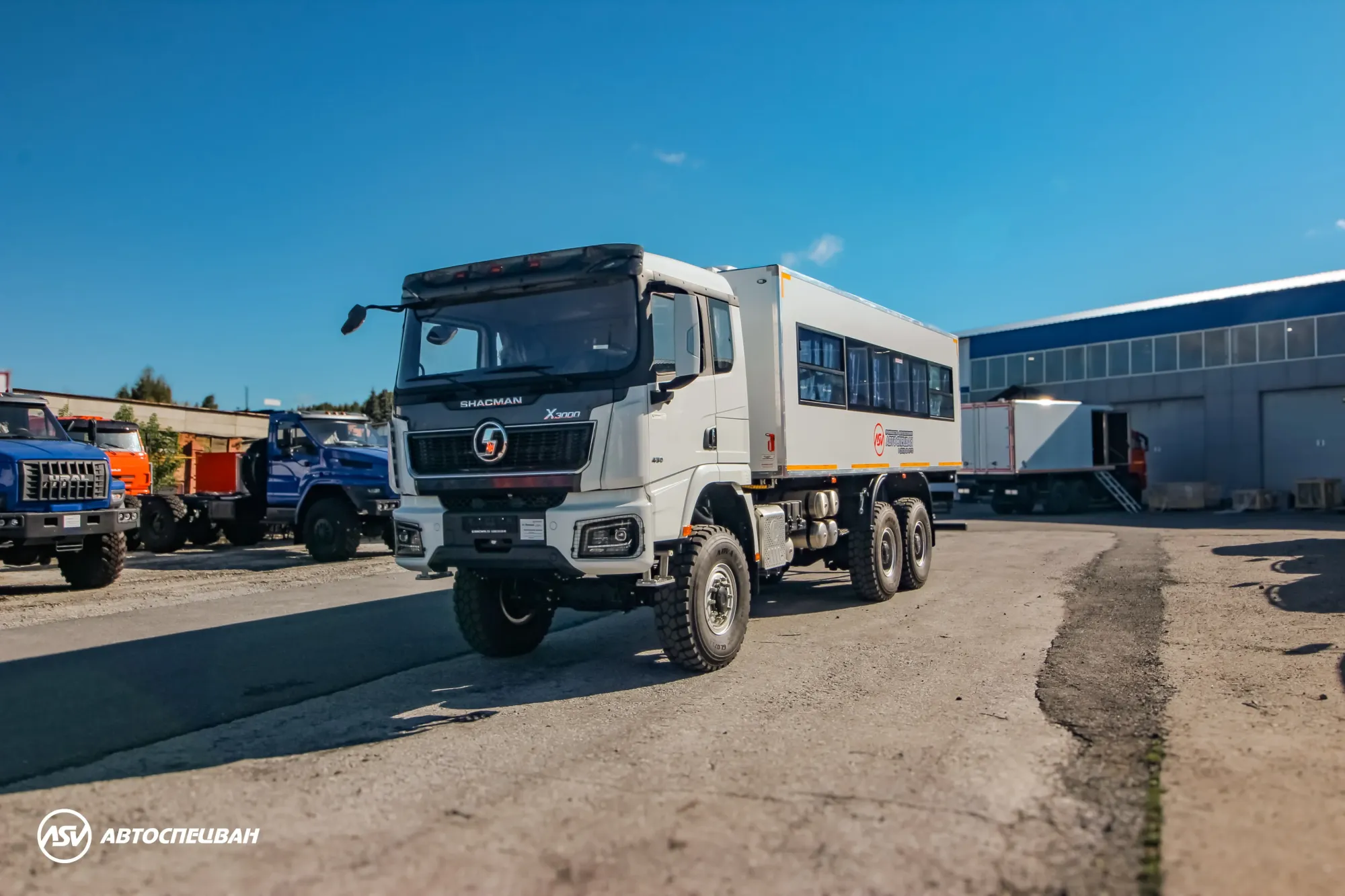 Вахтовый автобус Shacman X3000, 28 мест 0