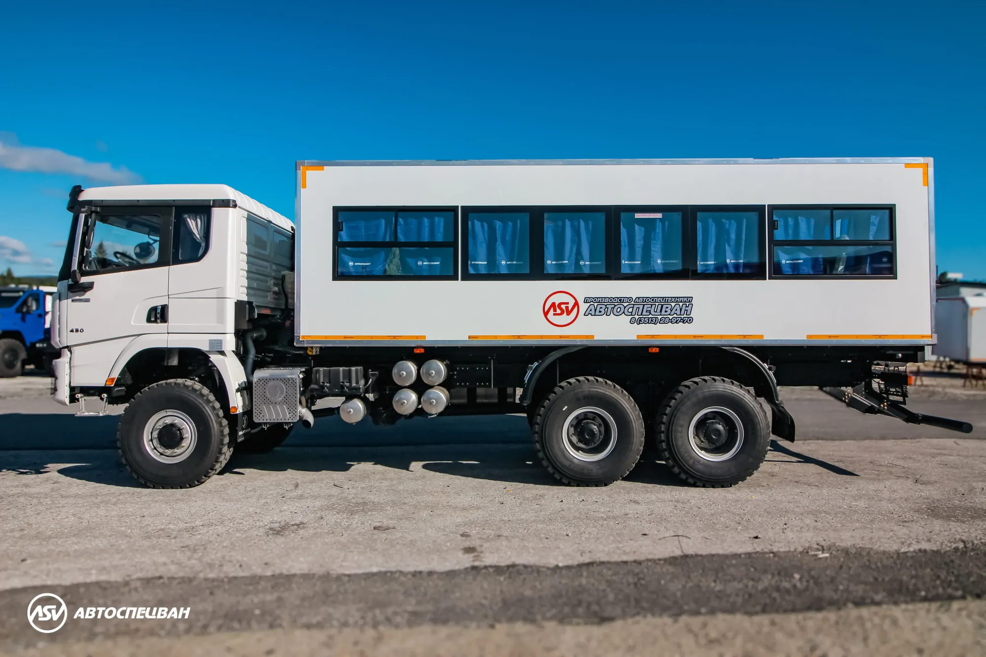 Вахтовый автобус Shacman X3000, 28 мест 1