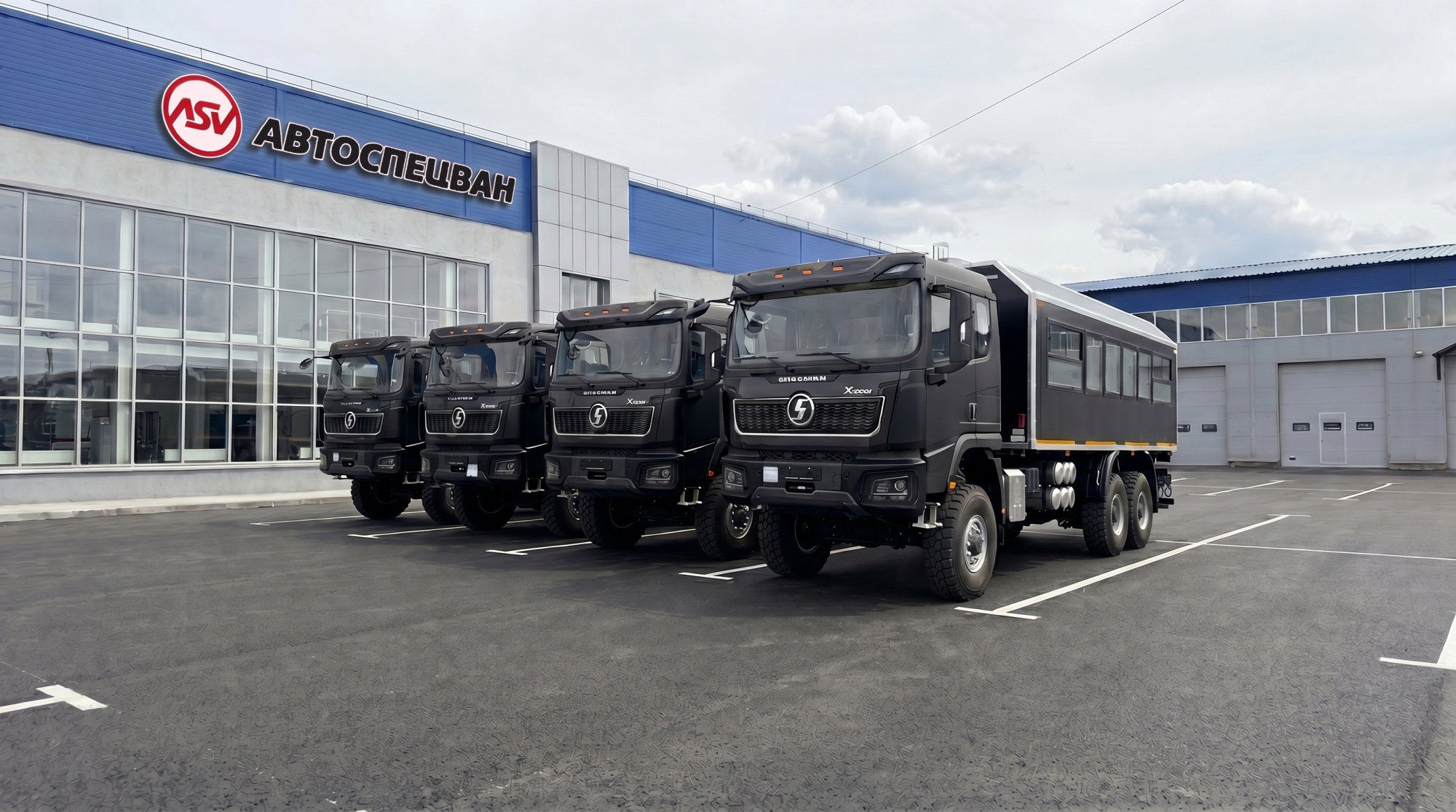 Крупная отгрузка спецтехники: 4 вахтовых автобуса и 2 бортовых автомобиля на шасси Shacman X3000 отправились к заказчику